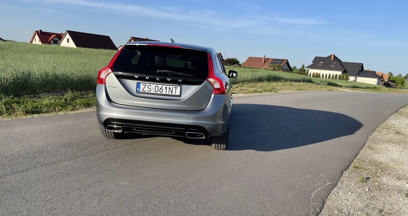 Volvo V60 cena 61999 przebieg: 190542, rok produkcji 2017 z Szczecin małe 172